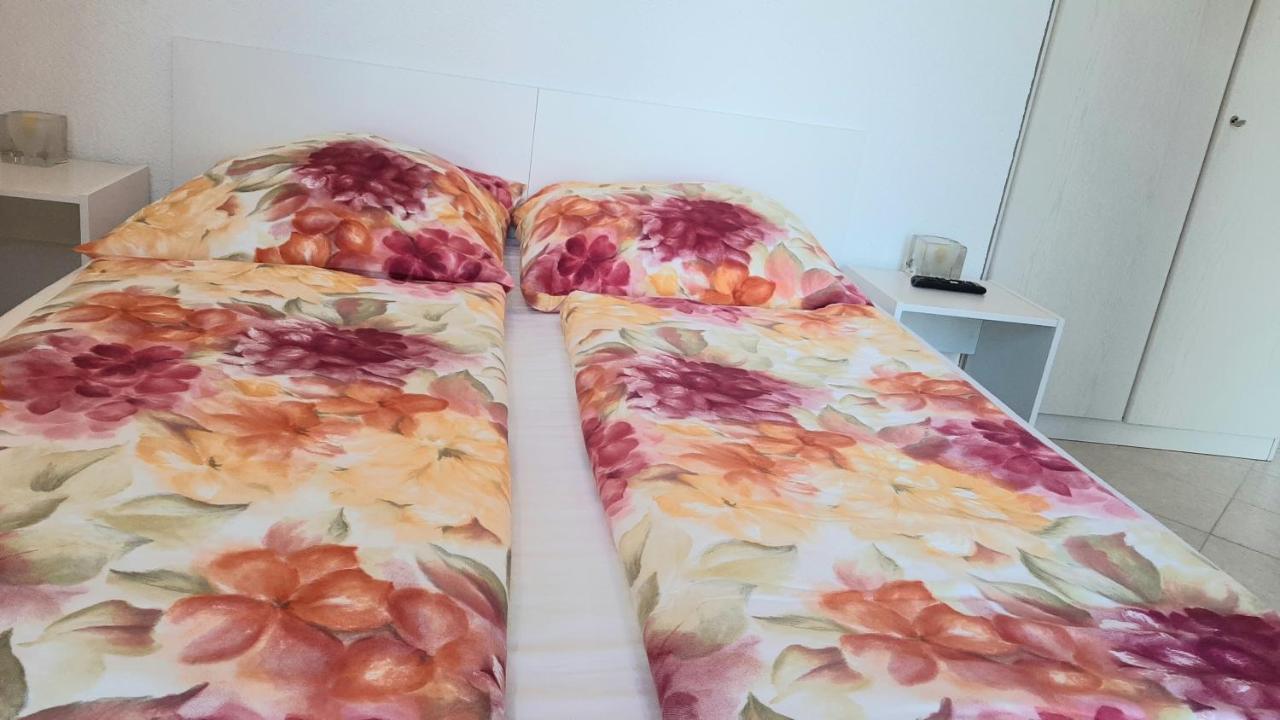 Helles Doppelzimmer Mit Bad, Terrasse Und Pool, Seperater Eingang, Liznjan, Istrien Exterior foto