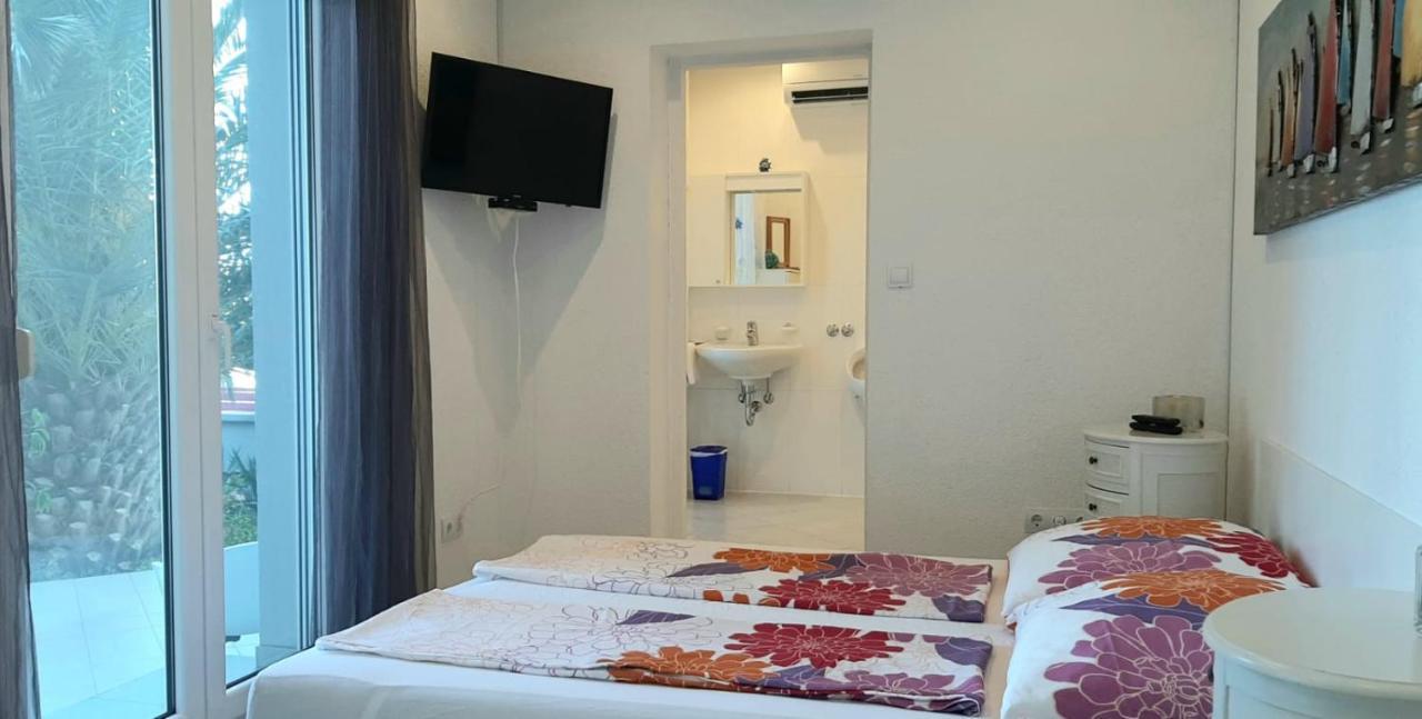 Helles Doppelzimmer Mit Bad, Terrasse Und Pool, Seperater Eingang, Liznjan, Istrien Exterior foto