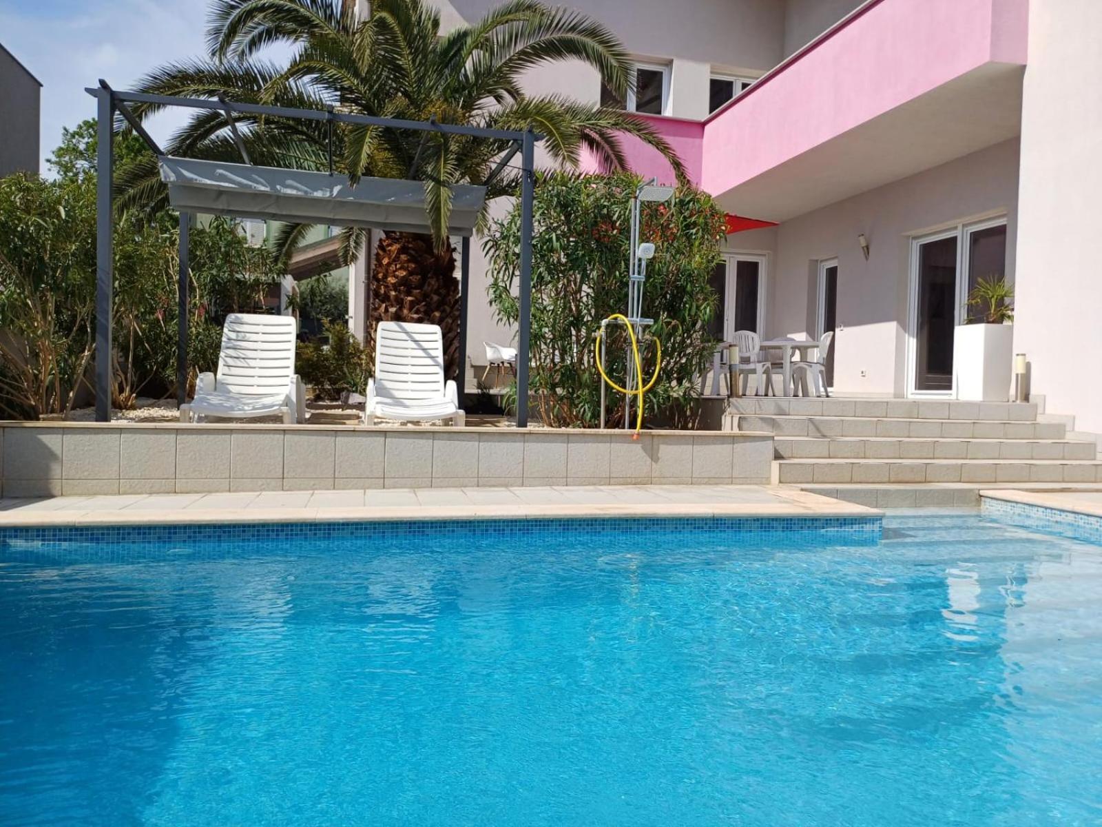 Helles Doppelzimmer Mit Bad, Terrasse Und Pool, Seperater Eingang, Liznjan, Istrien Exterior foto